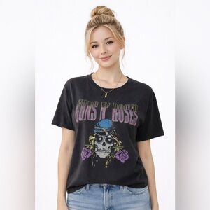 Guns & Roses Black Tshirt - SZ M